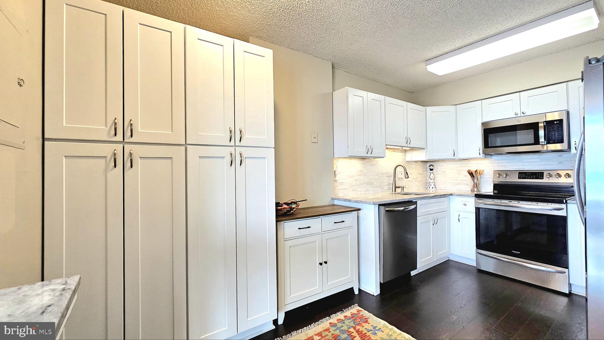 CHELSEA TOWERS - Residential