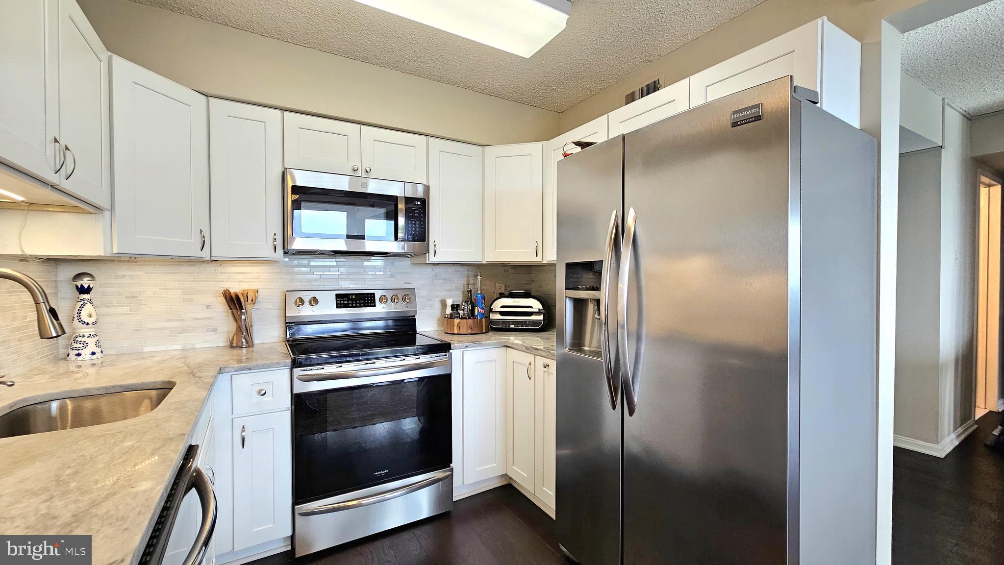 CHELSEA TOWERS - Residential