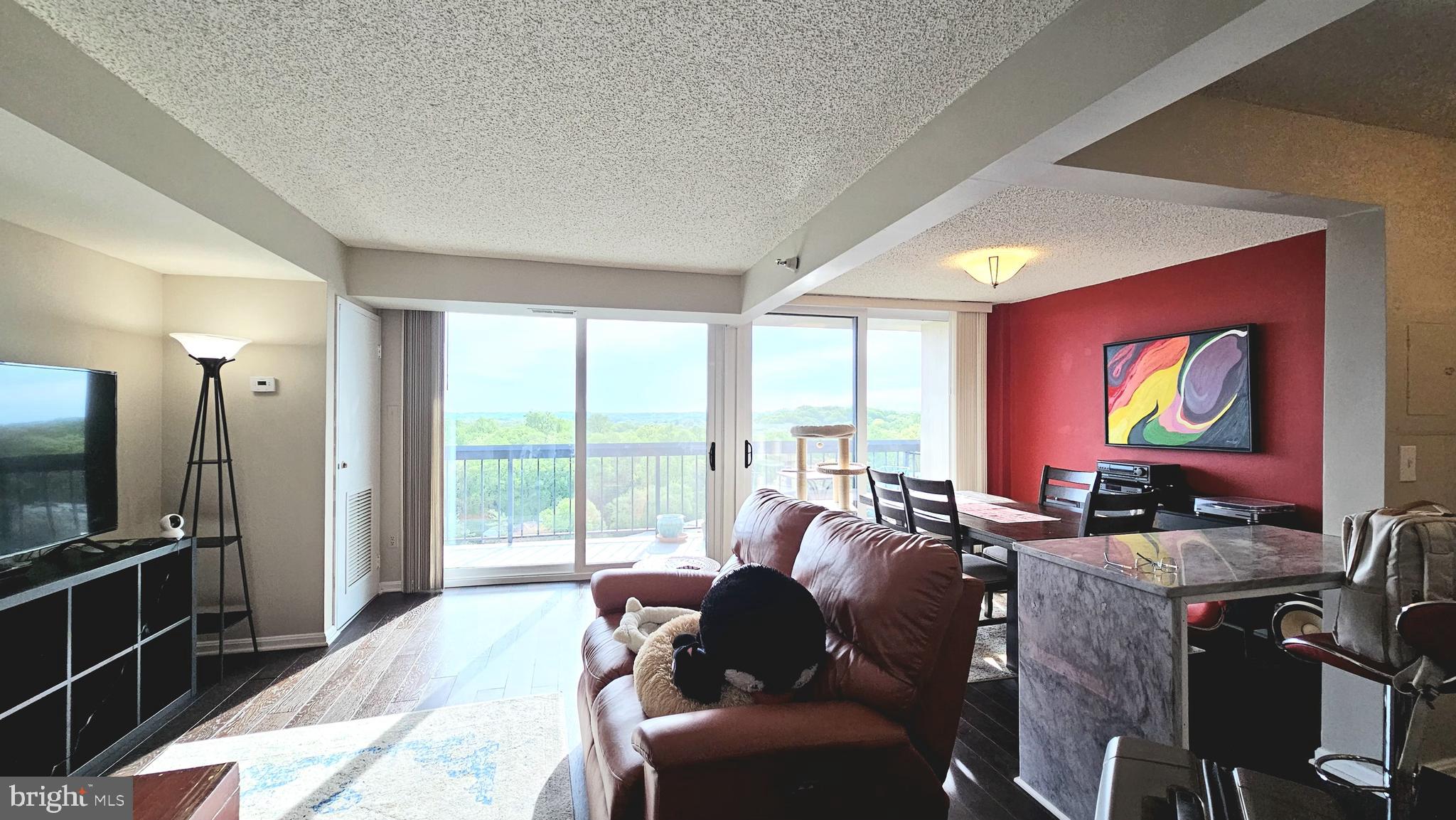 CHELSEA TOWERS - Residential