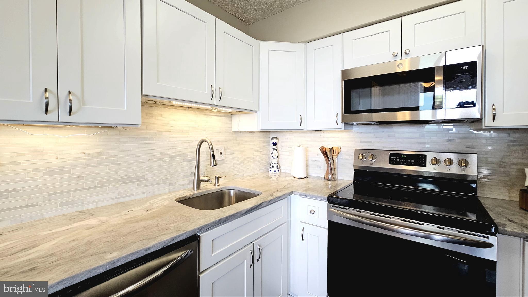 CHELSEA TOWERS - Residential