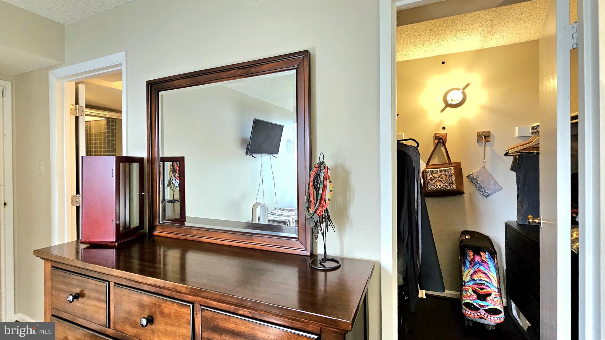 CHELSEA TOWERS - Residential