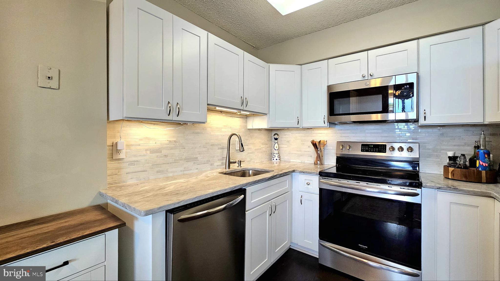 CHELSEA TOWERS - Residential