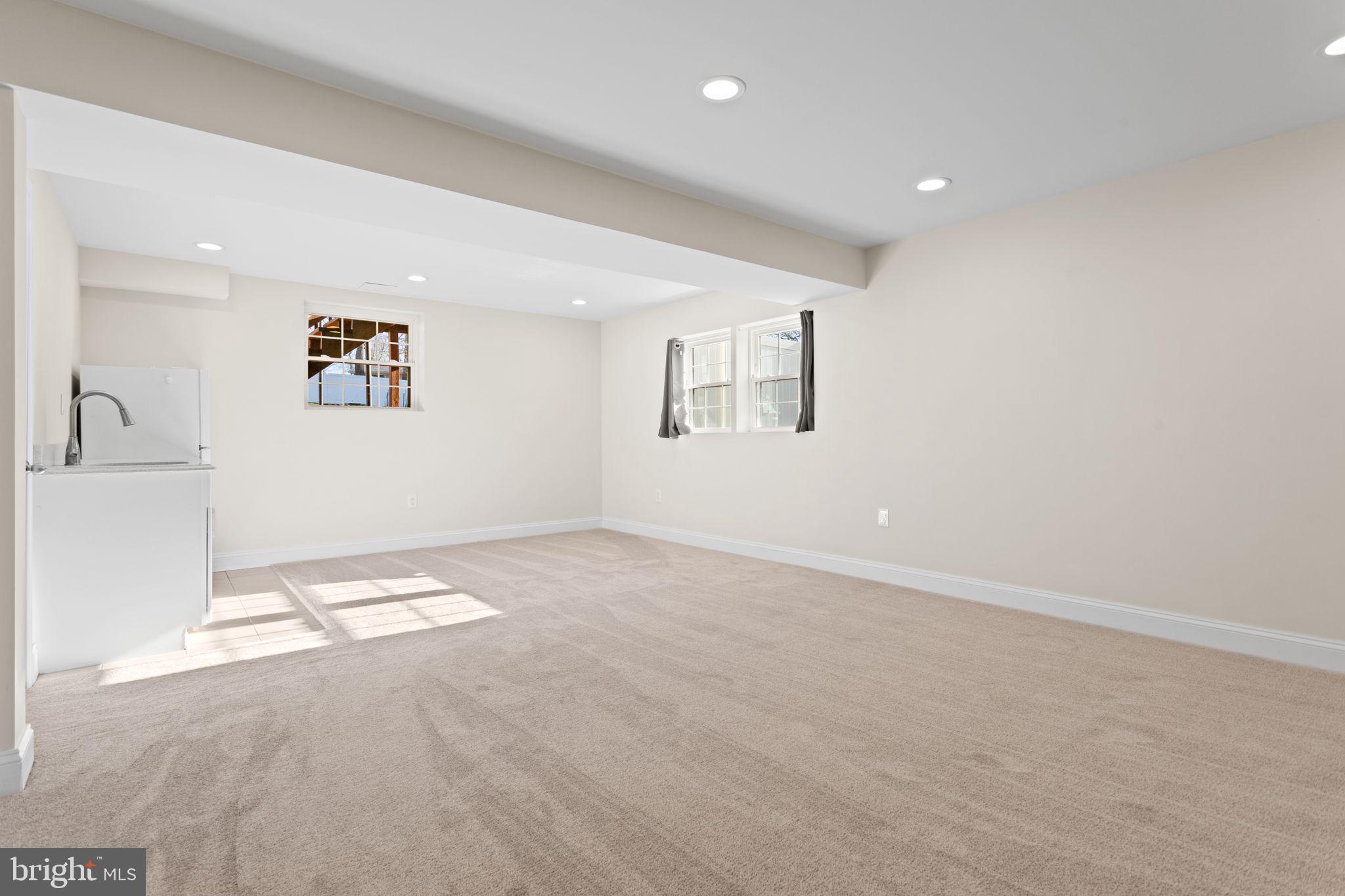 POINT OF ROCKS ESTATES - Residential