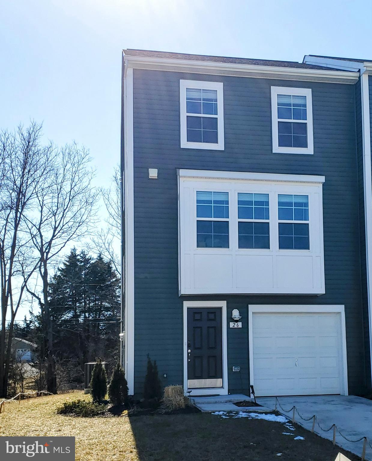 Available May 1 – Like New! 3BR/3.5BA End Unit for Rent
Don’t miss your chance to rent this nearly new end unit—just 14 months old and move-in ready May 1. Located at the back of the subdivision for added privacy, this home features:
3 spacious bedrooms
3 full bathrooms + 1 half bath
Open-concept kitchen and living area with luxury vinyl flooring
Private, open backyard
No pets. No smoking.
Schedule your showing today!