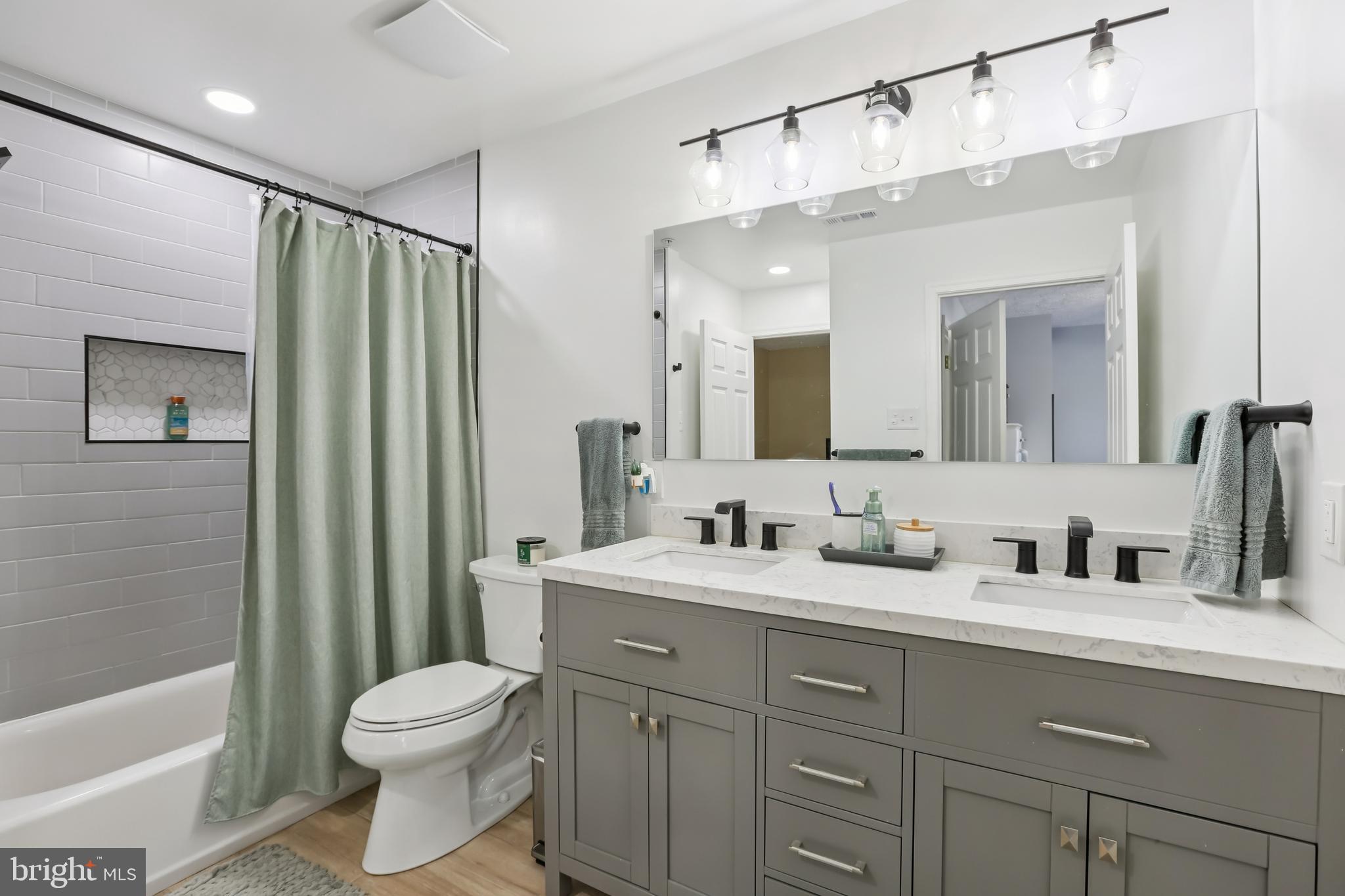 DURHAM MANOR - Residential