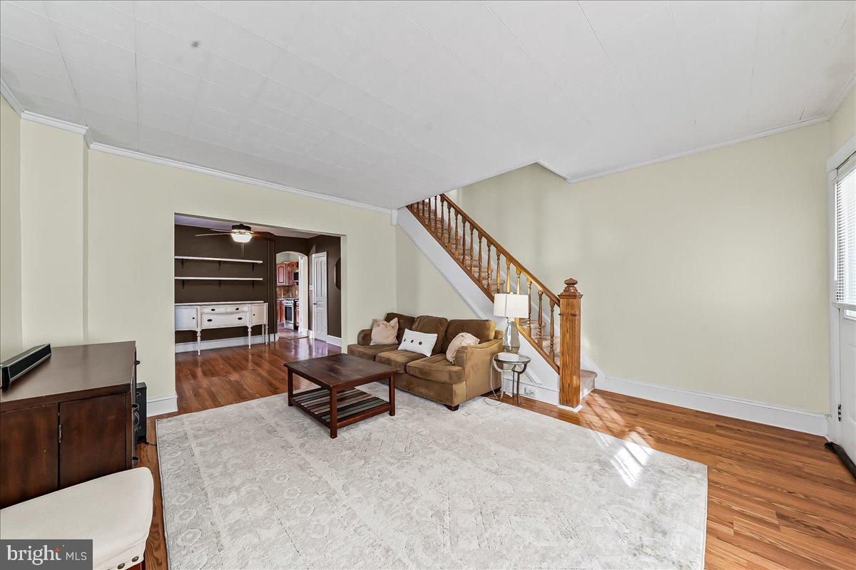 223 W PENNSYLVANIA AVENUE