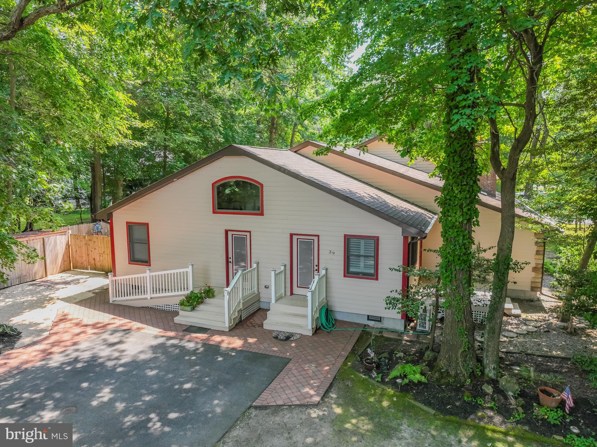 39 N PRIMROSE LANE