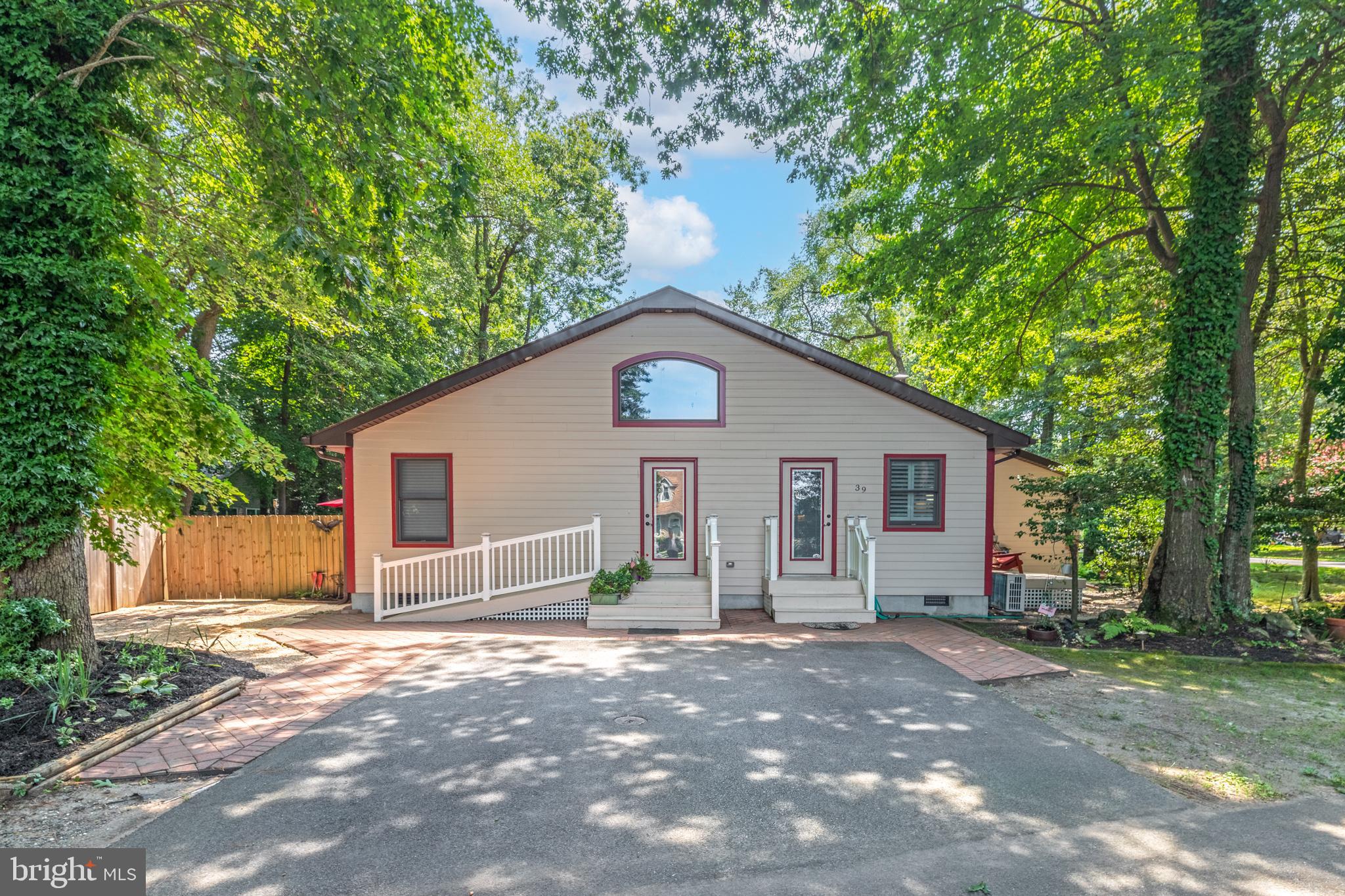 39 N PRIMROSE LANE