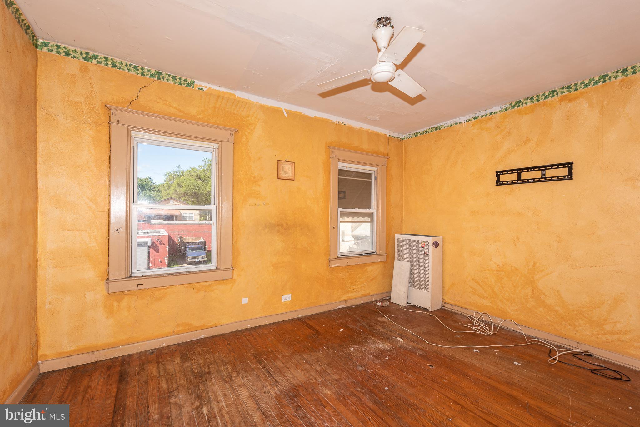 MILL HILL - Residential