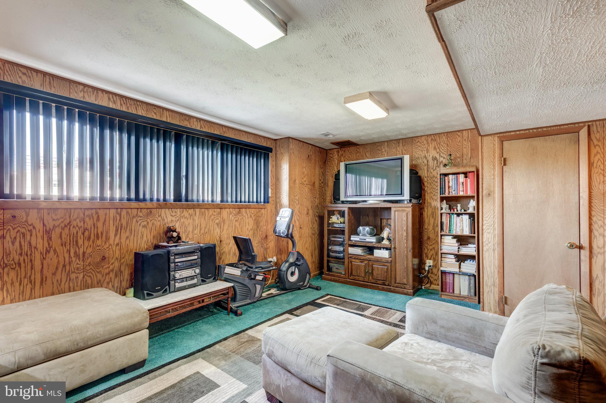 VALLEY STREAM - Residential