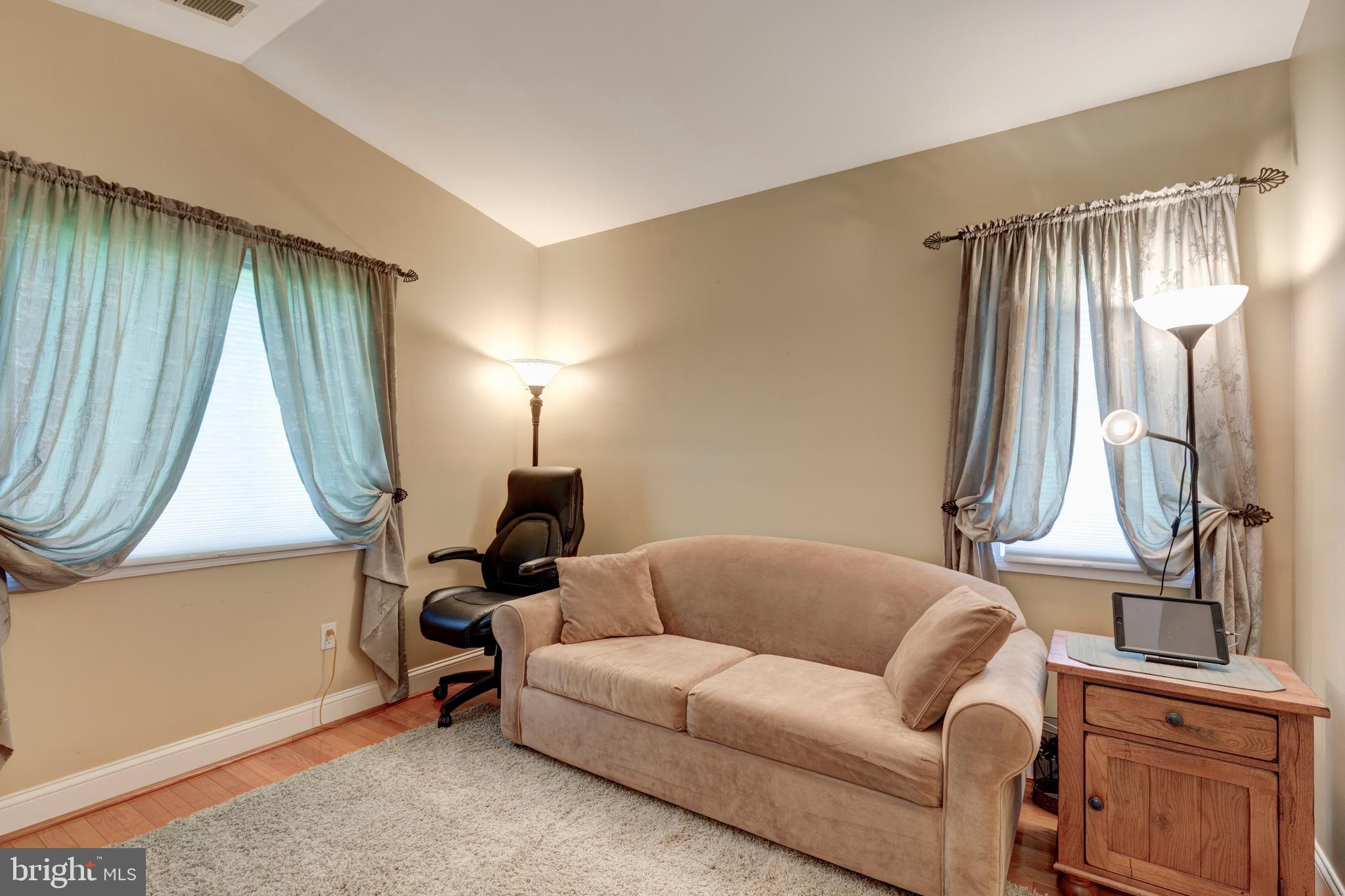 VALLEY STREAM - Residential