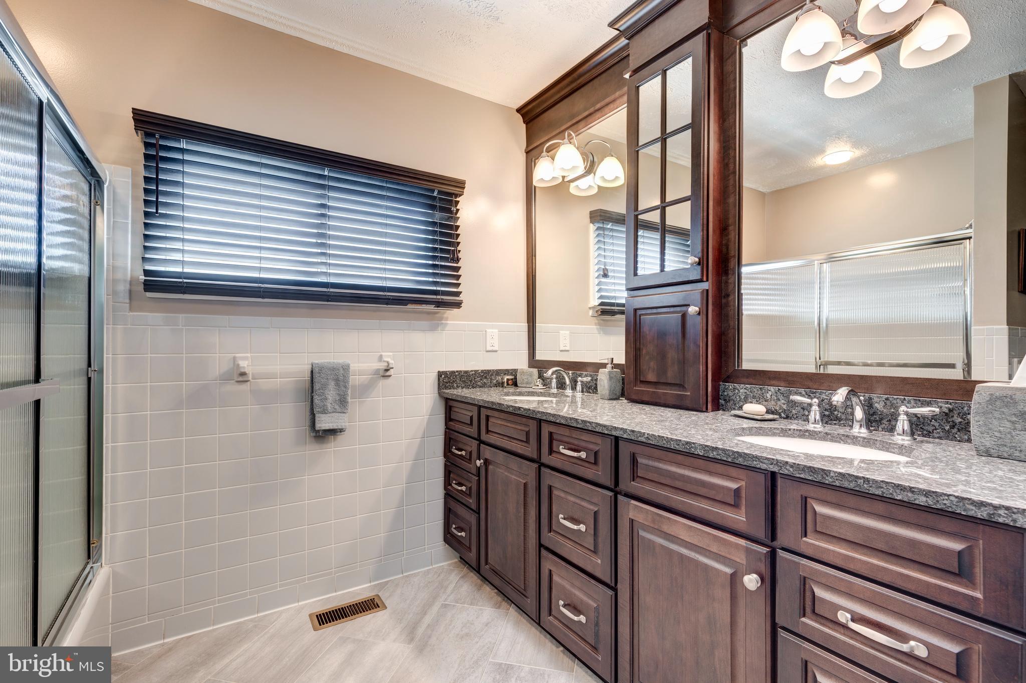 VALLEY STREAM - Residential