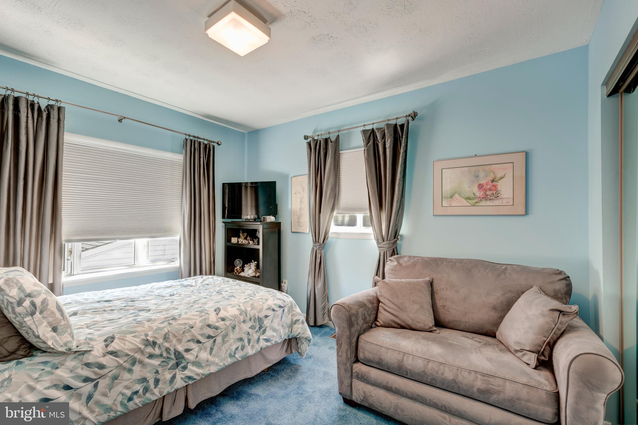 VALLEY STREAM - Residential