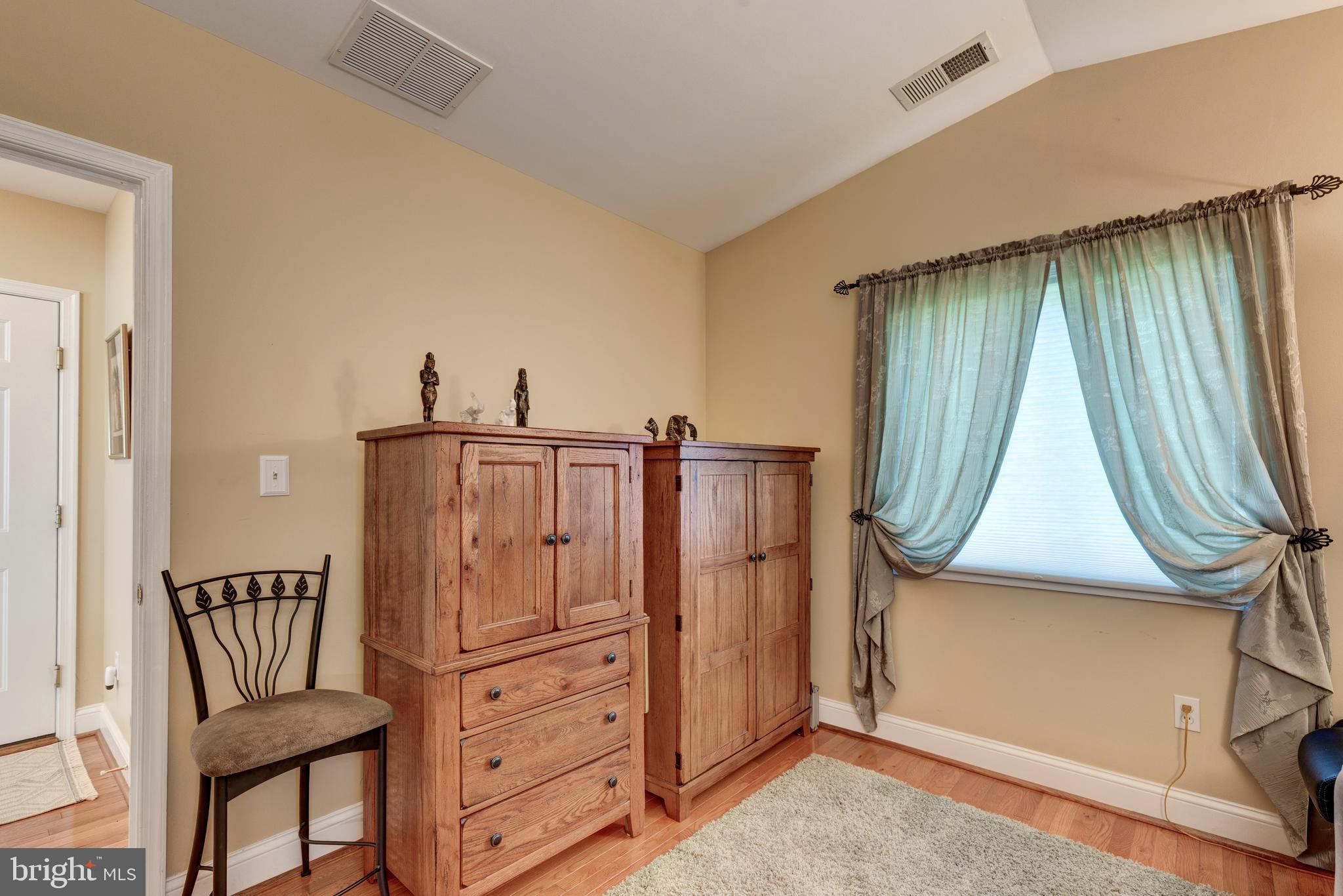 VALLEY STREAM - Residential