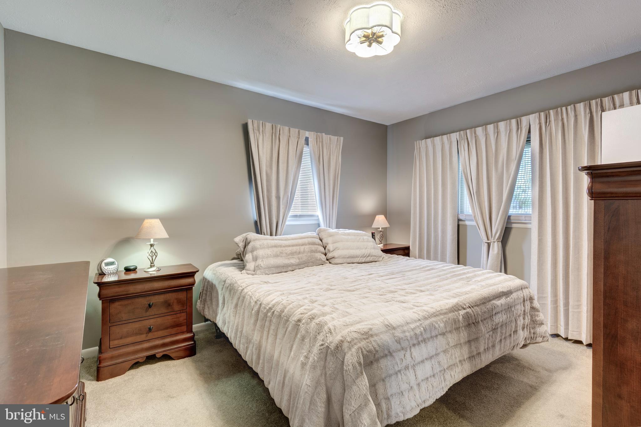 VALLEY STREAM - Residential