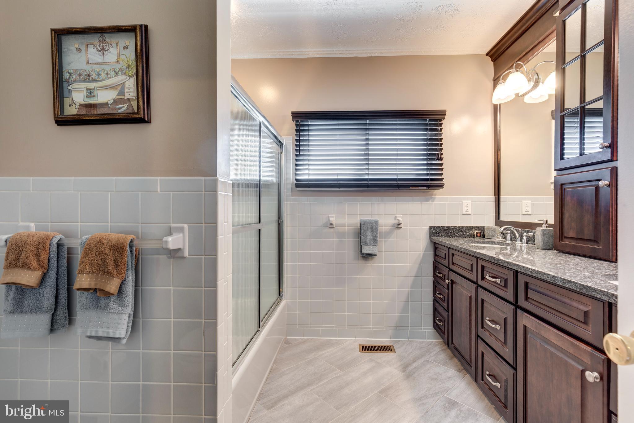 VALLEY STREAM - Residential