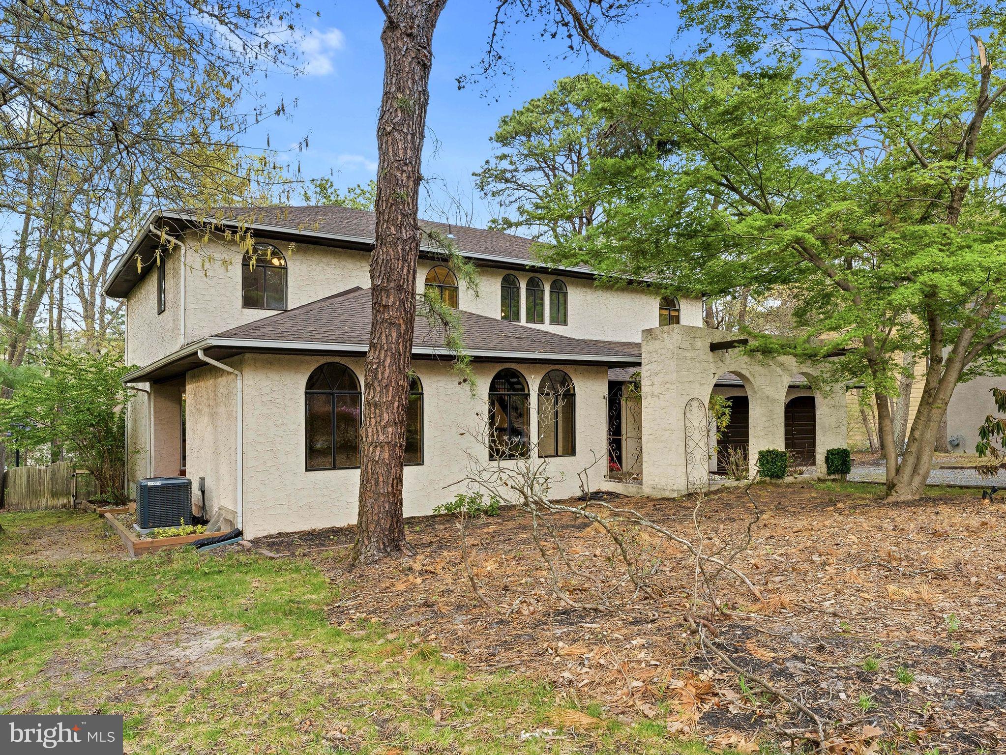 40 WOODSTONE DRIVE