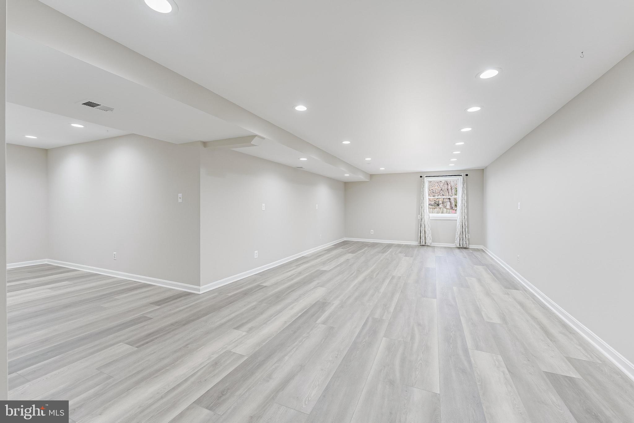 SUTTON OAKS - Residential