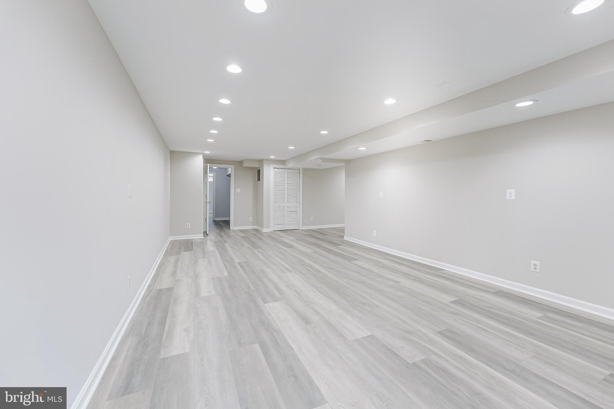 SUTTON OAKS - Residential