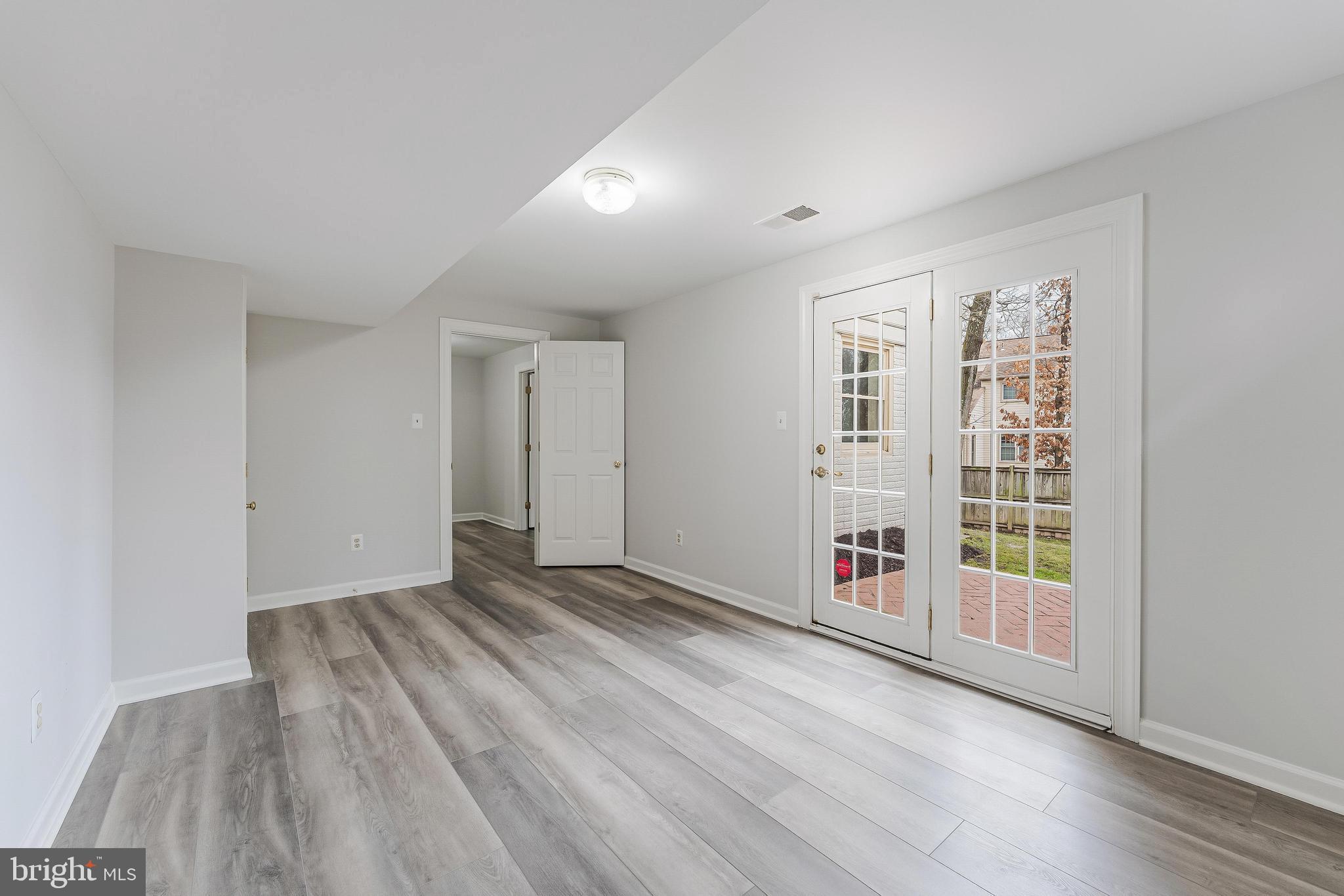 SUTTON OAKS - Residential