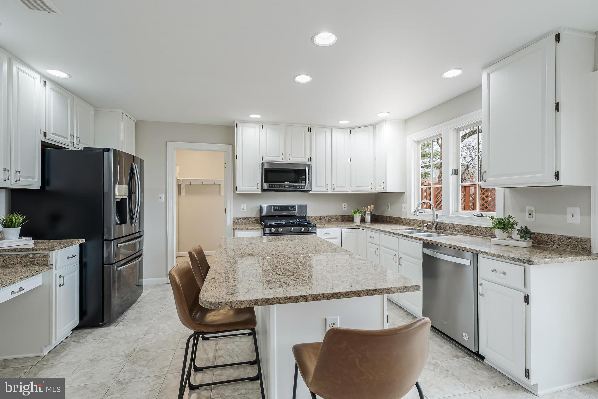 SUTTON OAKS - Residential