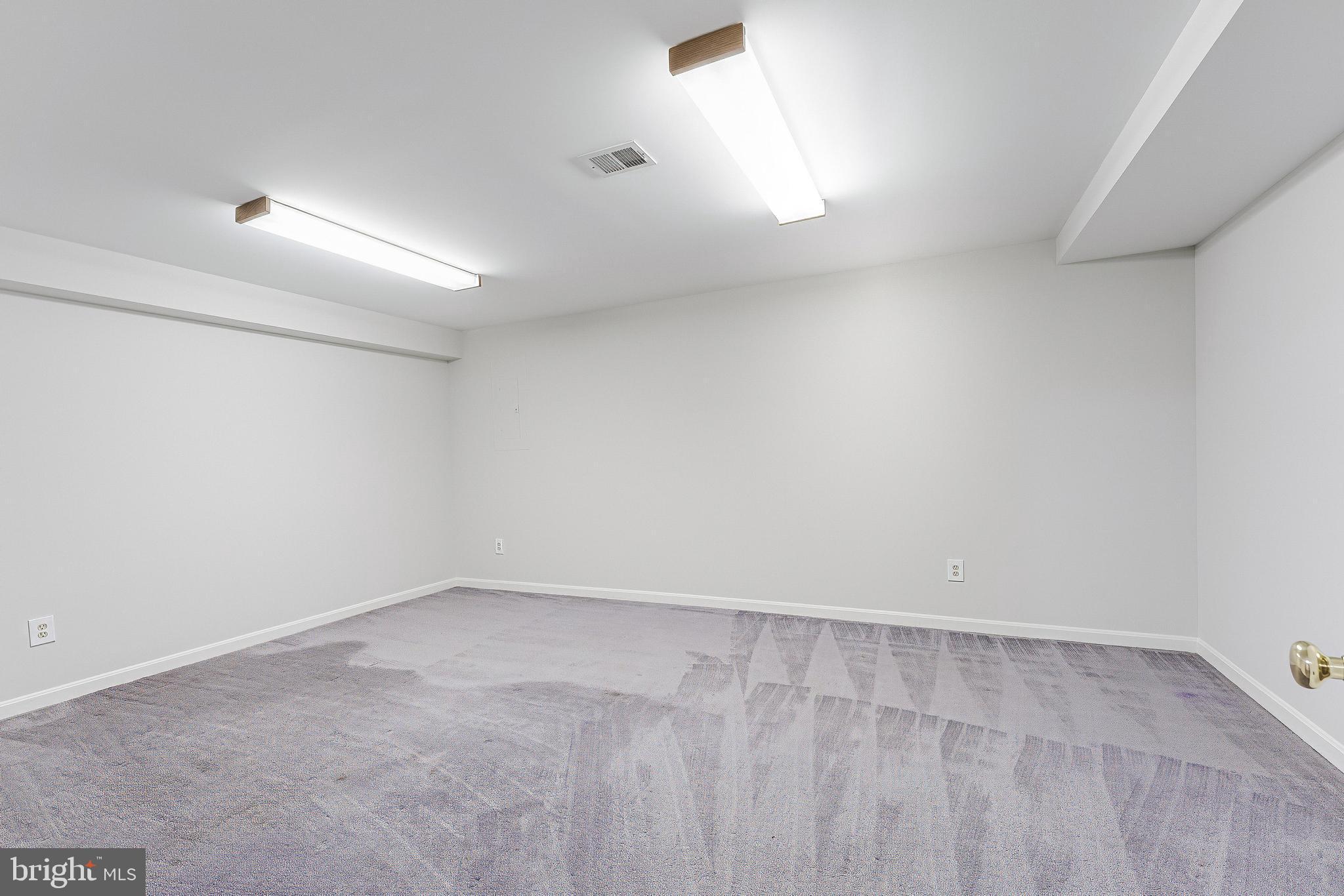 SUTTON OAKS - Residential