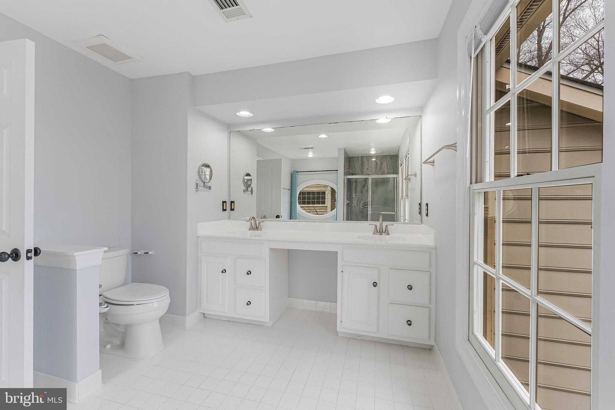 SUTTON OAKS - Residential