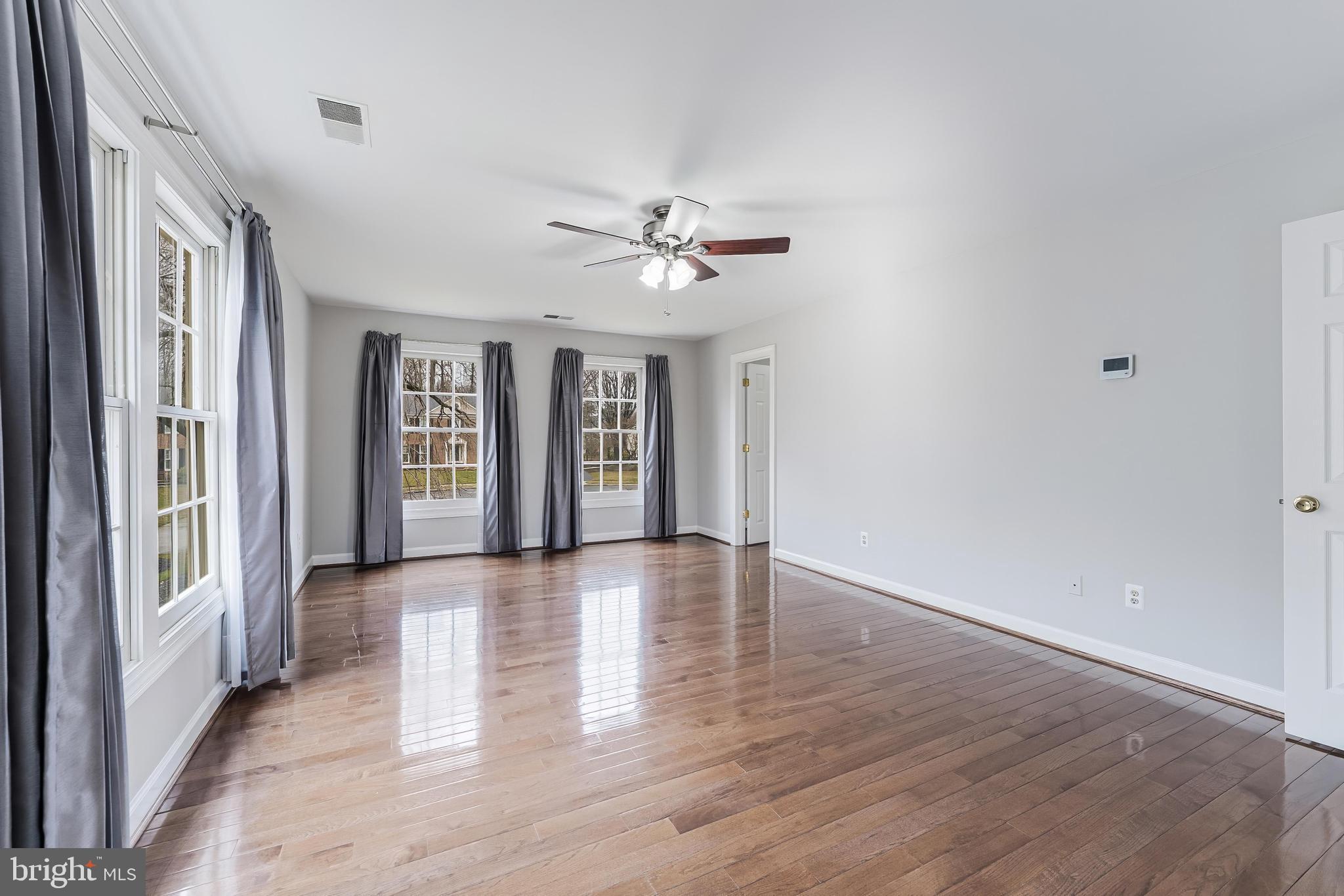 SUTTON OAKS - Residential