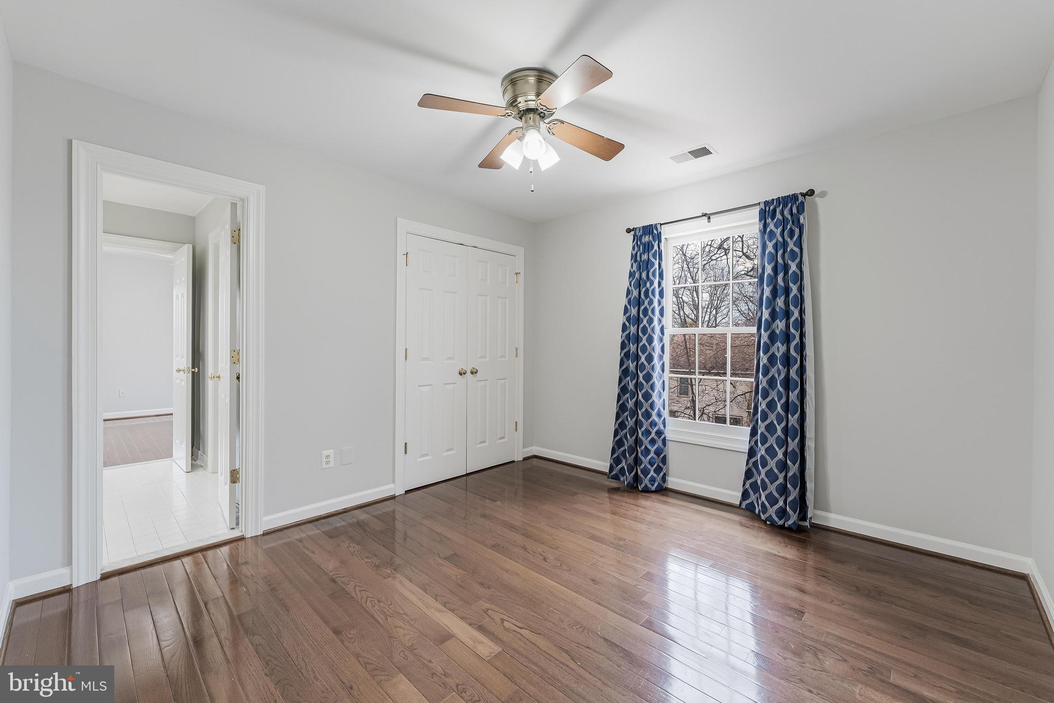 SUTTON OAKS - Residential