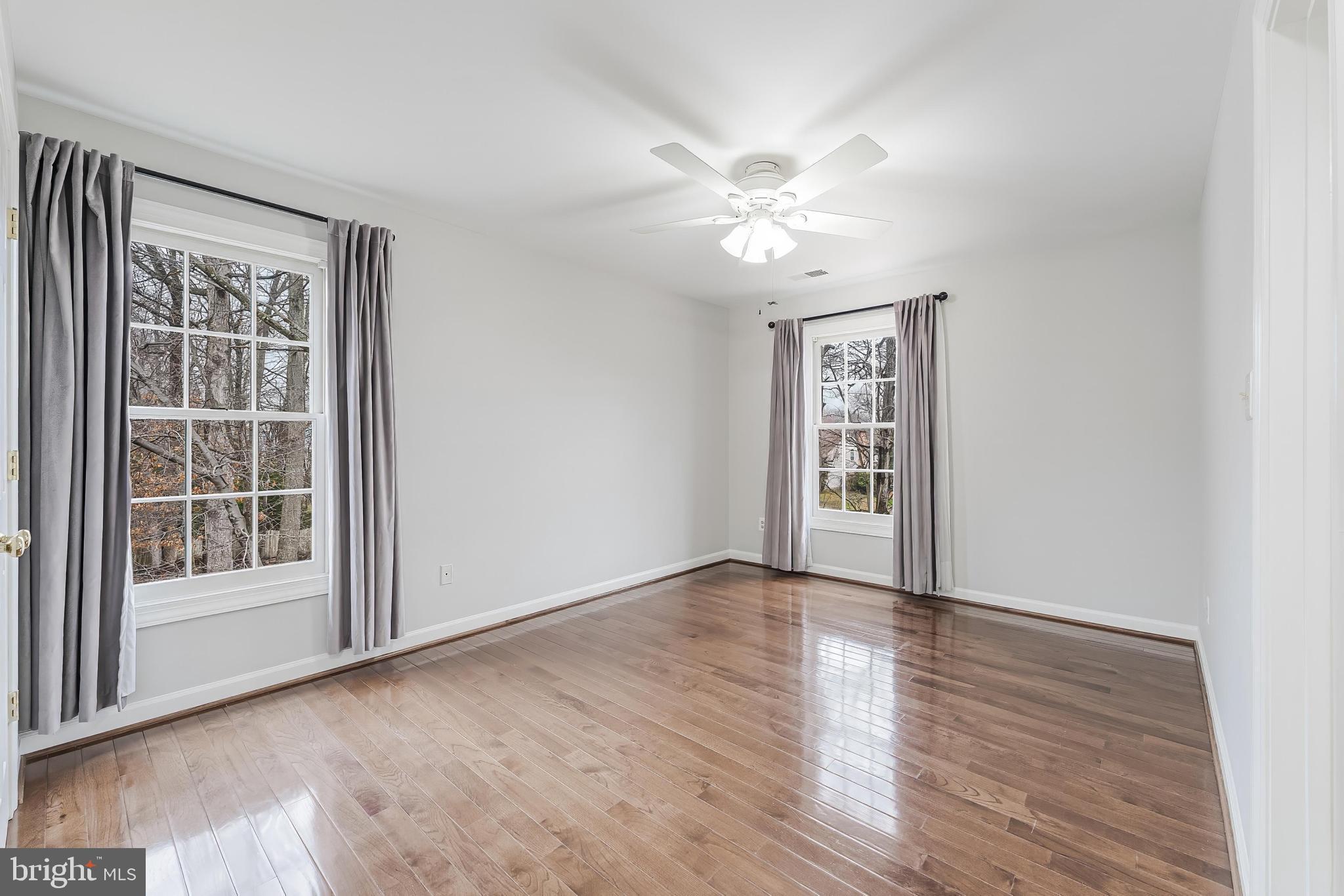 SUTTON OAKS - Residential