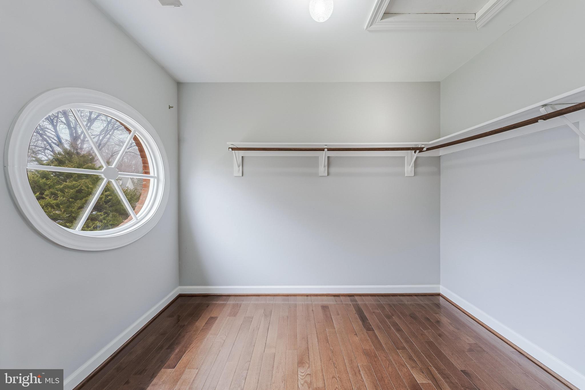 SUTTON OAKS - Residential