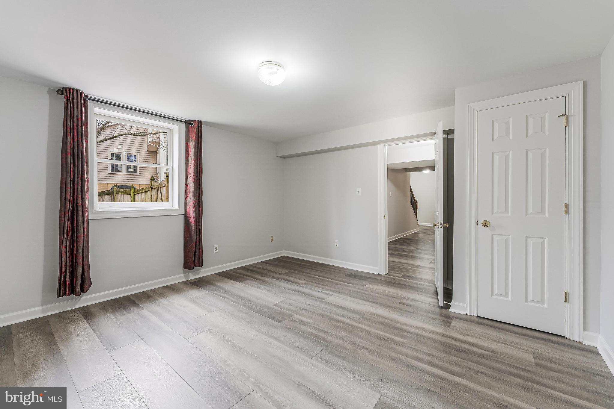 SUTTON OAKS - Residential