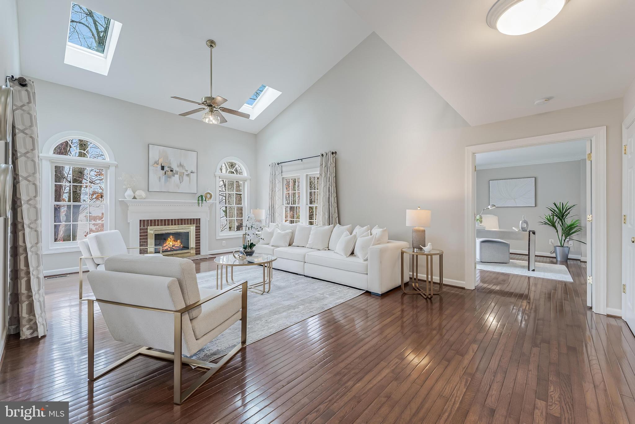 SUTTON OAKS - Residential