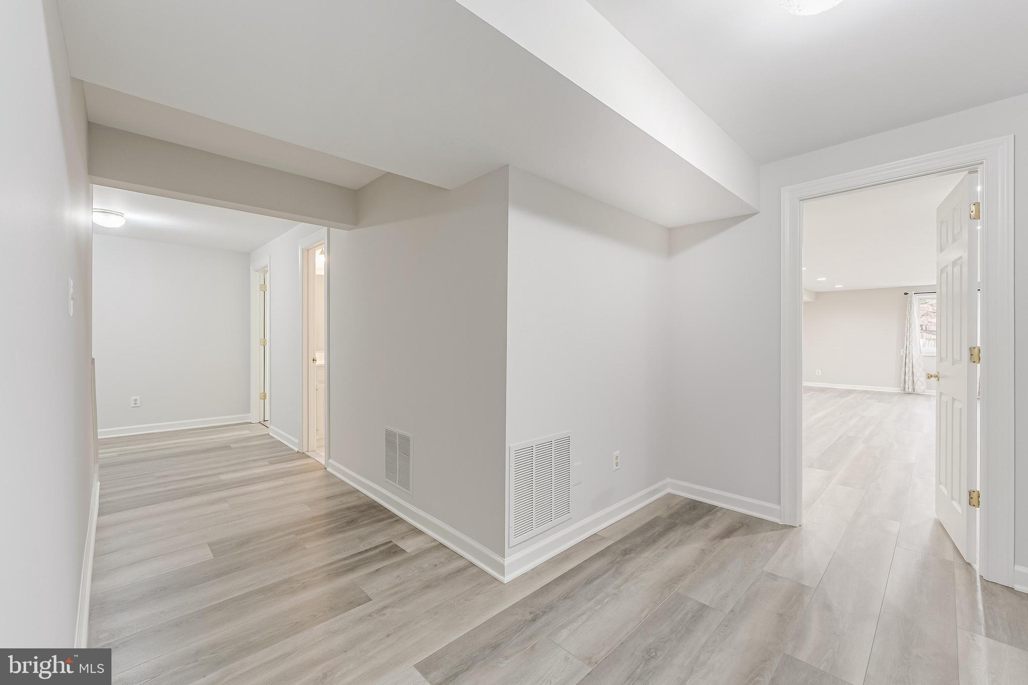 SUTTON OAKS - Residential