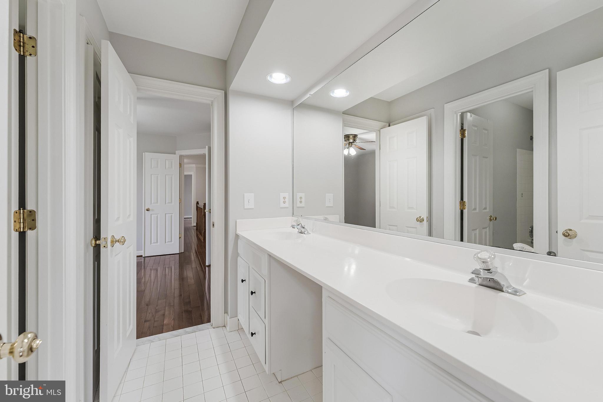 SUTTON OAKS - Residential