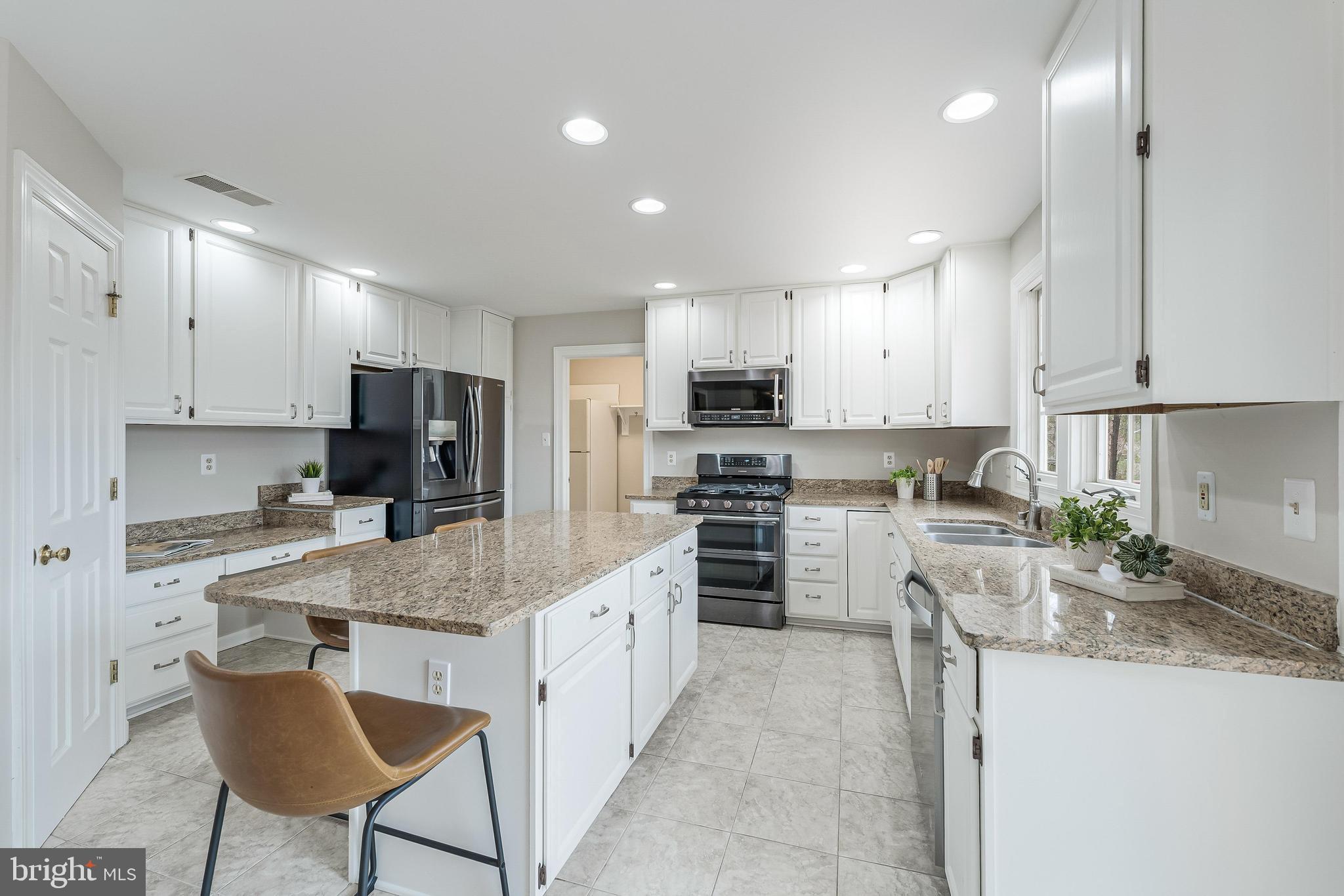 SUTTON OAKS - Residential