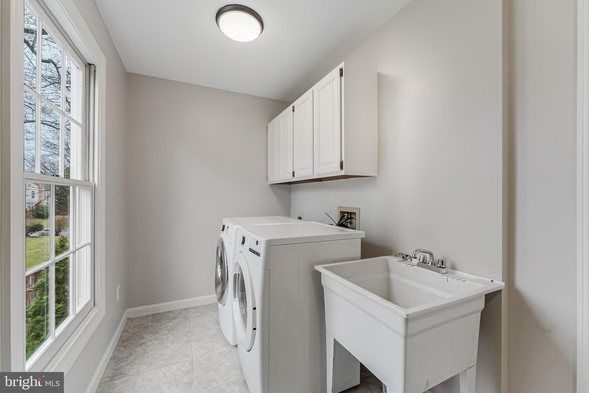 SUTTON OAKS - Residential