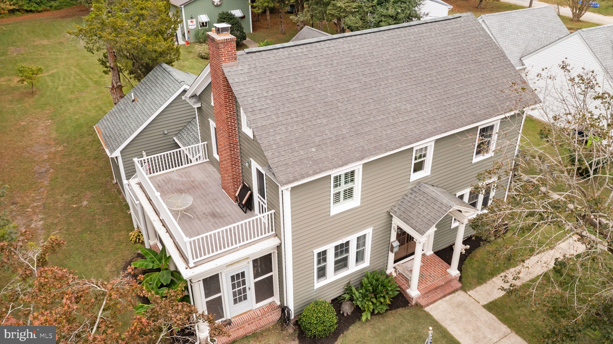 204 LAKE DRIVE
