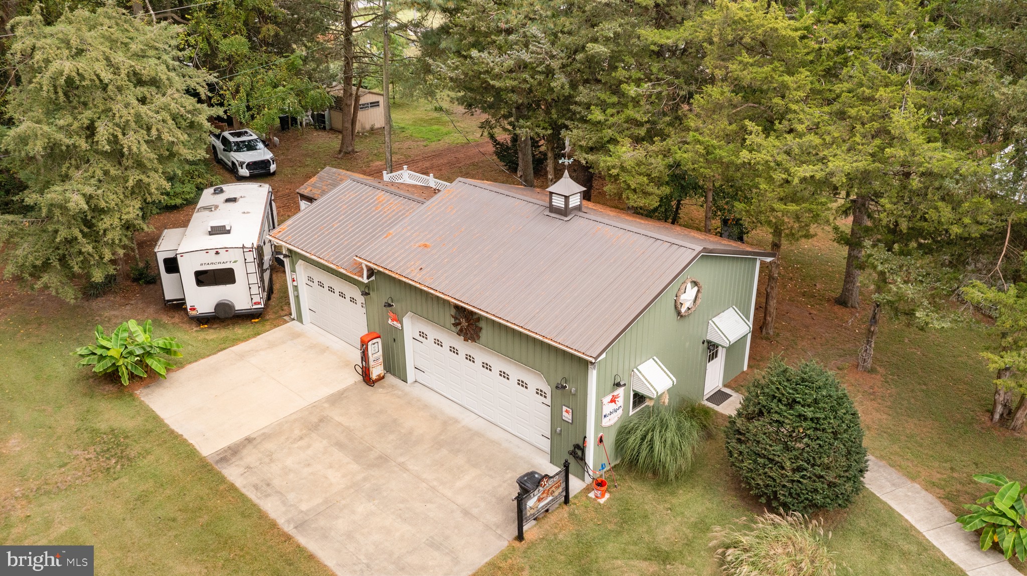 204 LAKE DRIVE