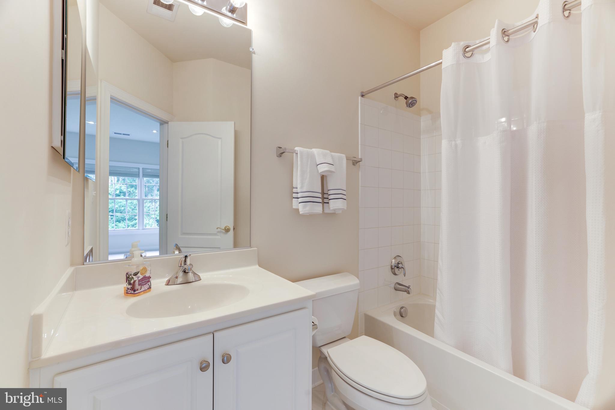 LANSDOWNE ON THE POTOMAC - Residential