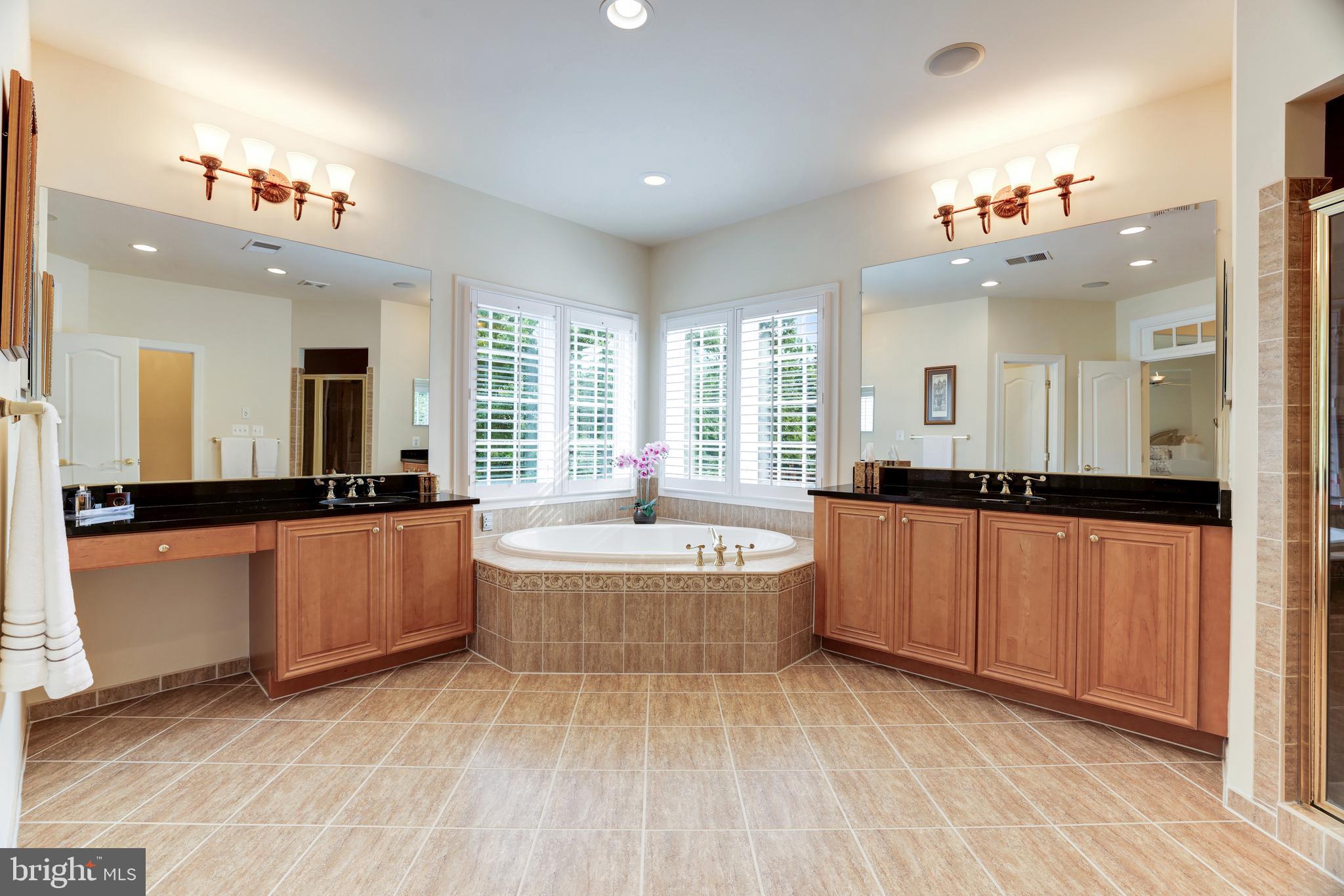 LANSDOWNE ON THE POTOMAC - Residential