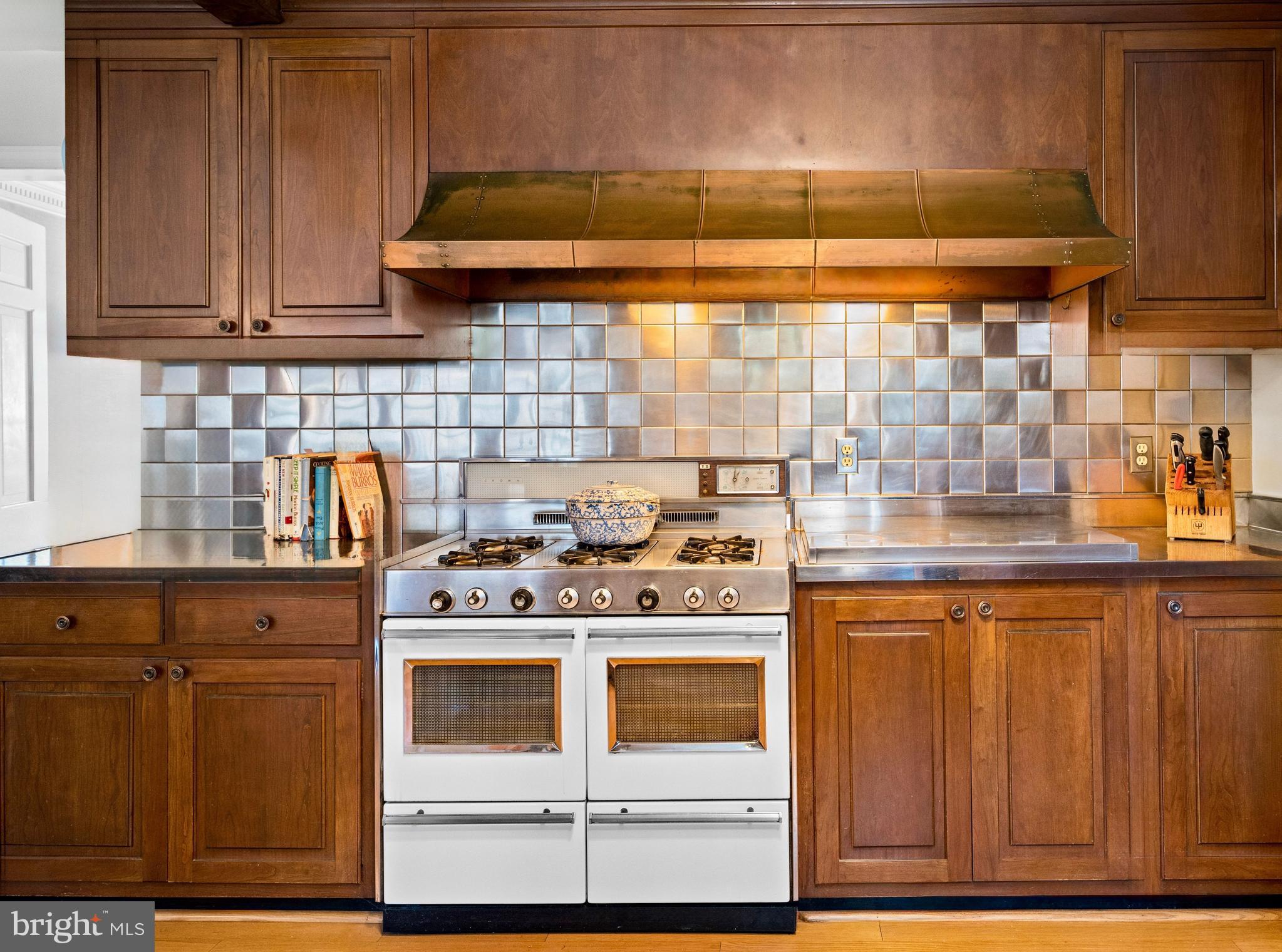 BANNOCKBURN ESTATES - Residential