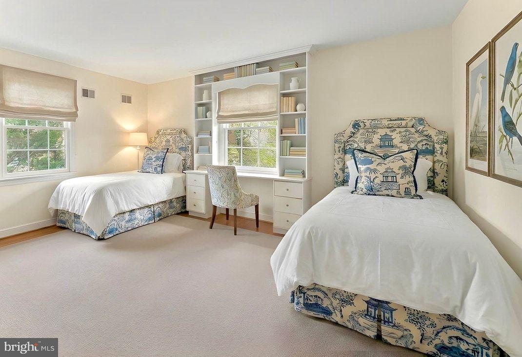 BANNOCKBURN ESTATES - Residential