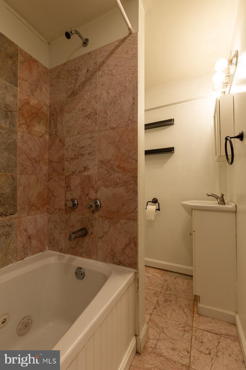 GRADUATE HOSPITAL - Residential Lease