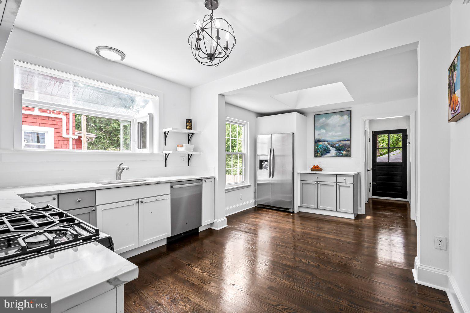 BELVEDERE SQUARE - Residential