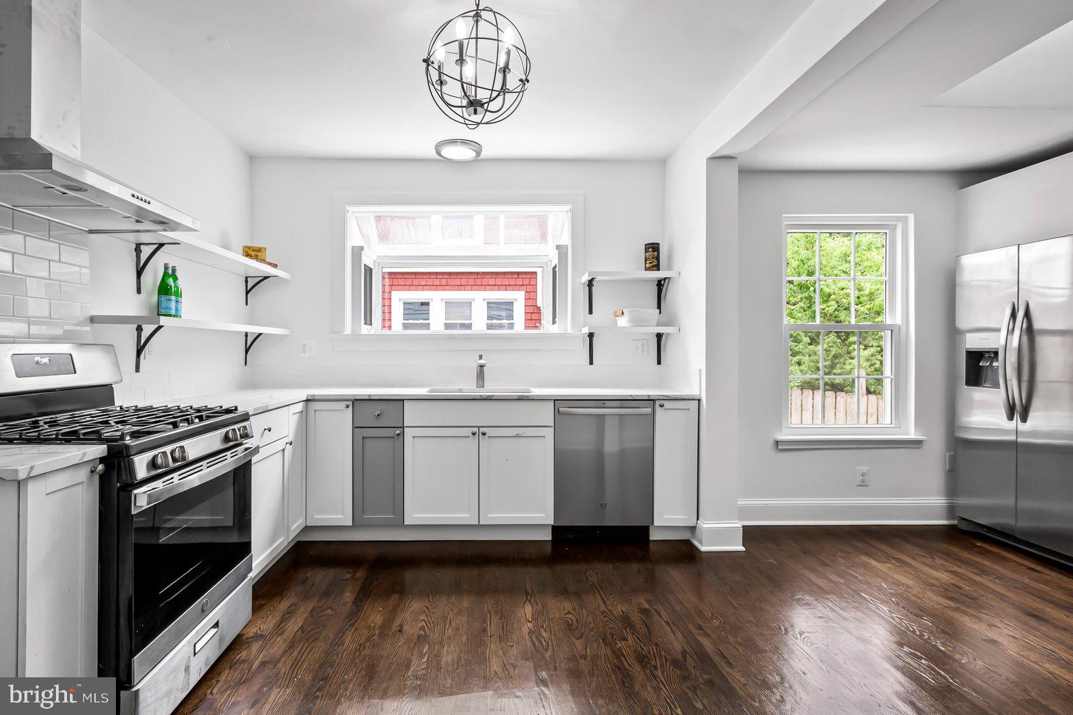 BELVEDERE SQUARE - Residential