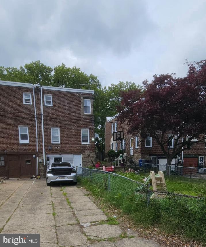 LAWNDALE - Residential