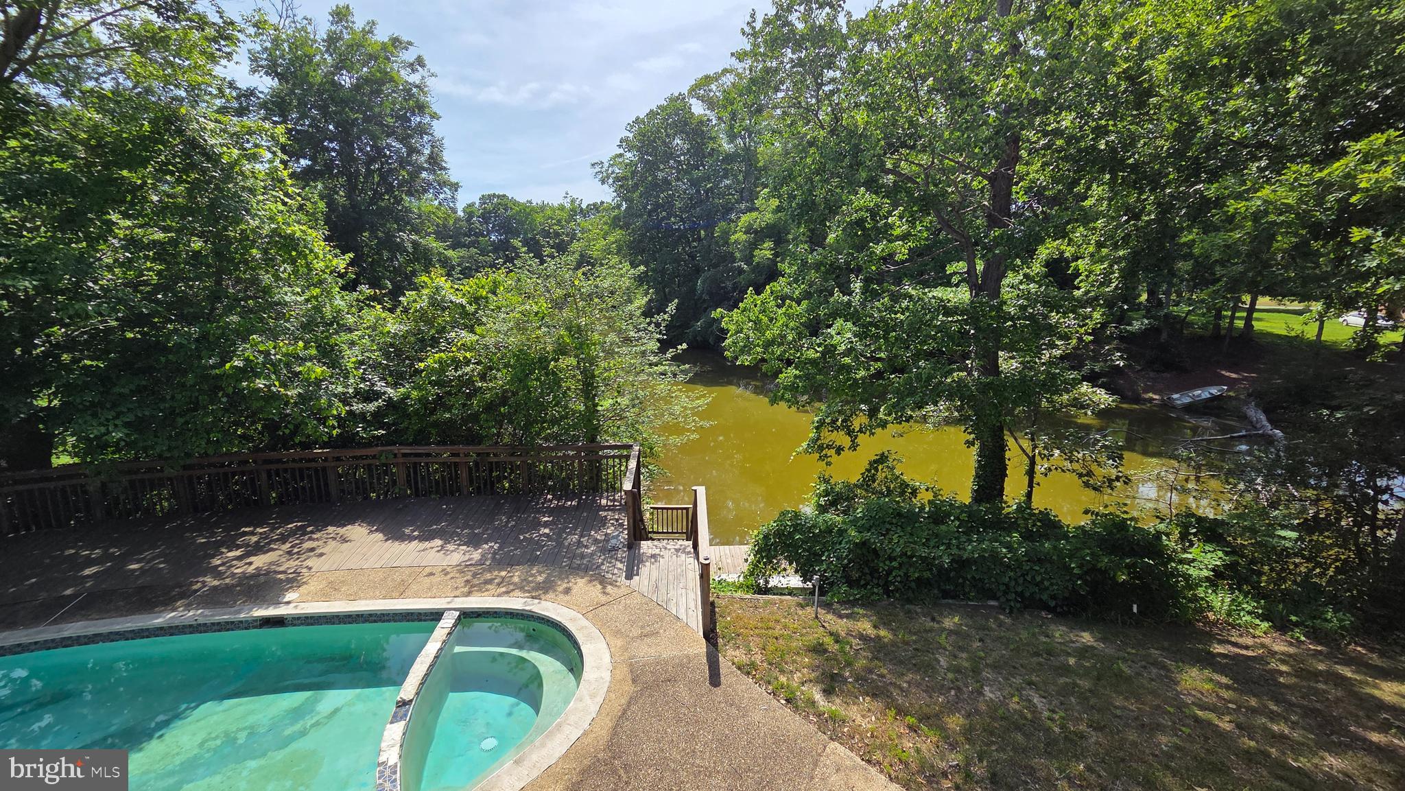 3901 LAKESIDE COURT