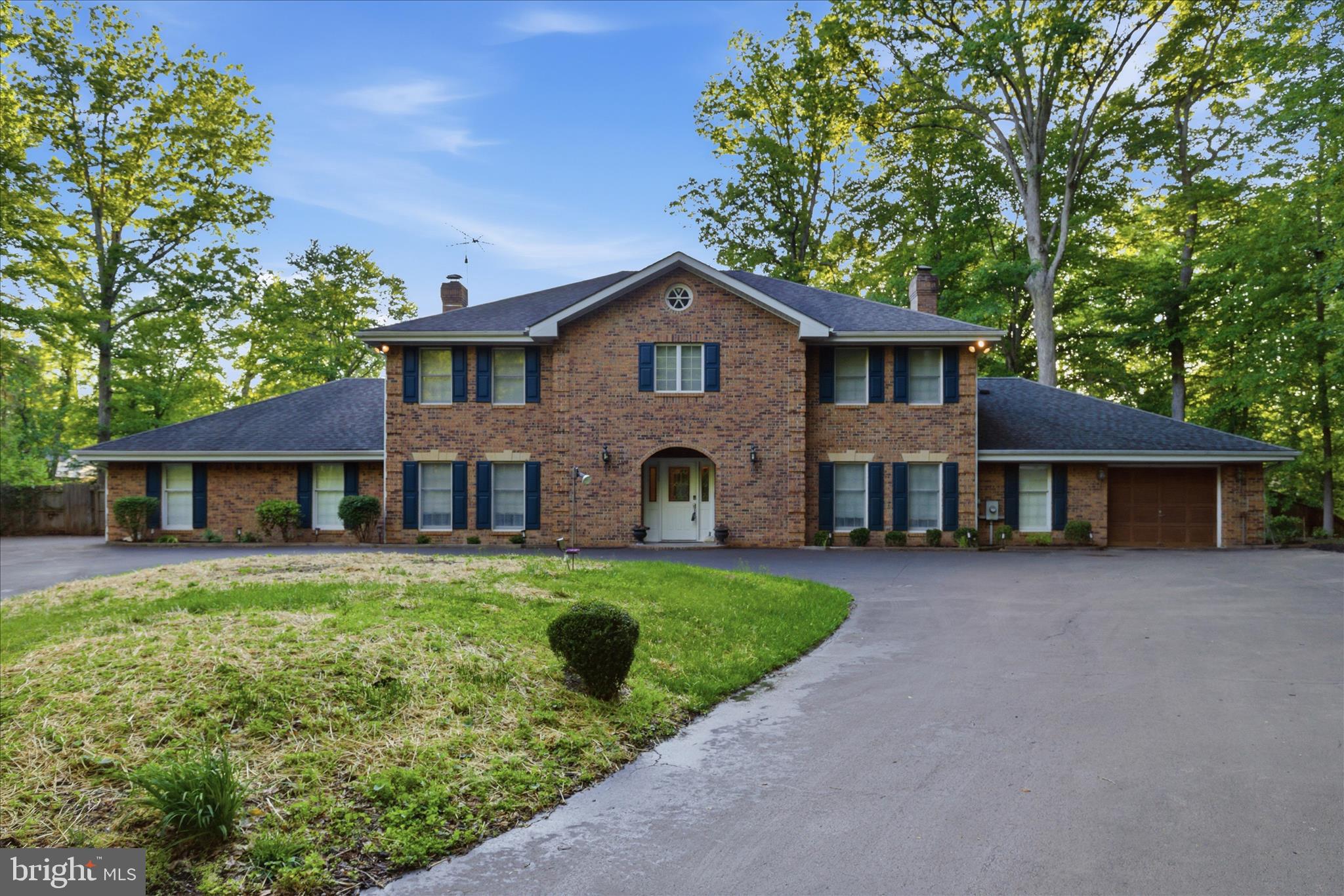 3901 LAKESIDE COURT