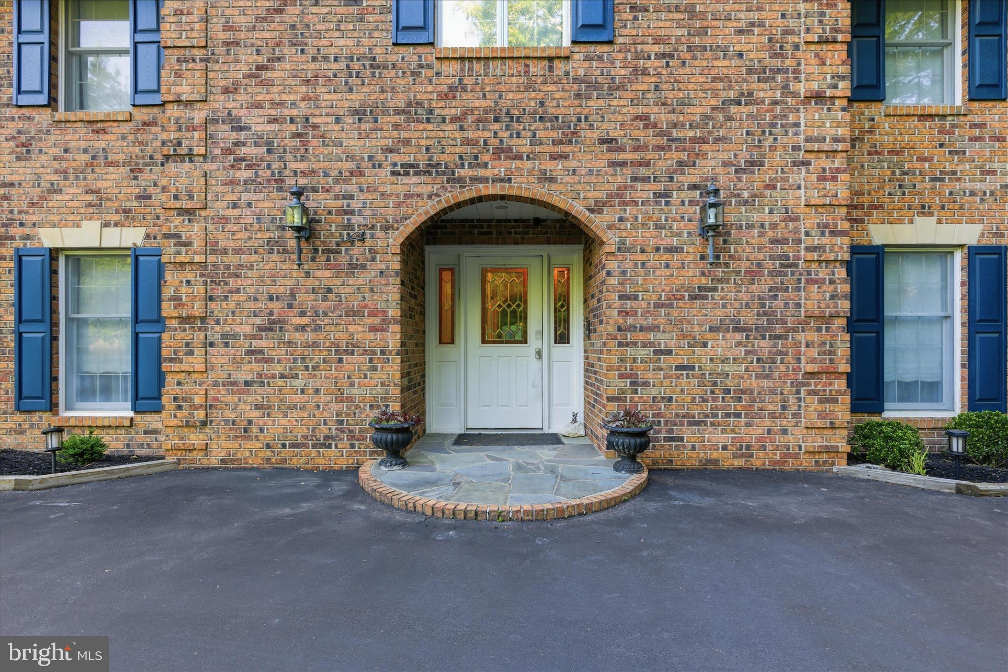 3901 LAKESIDE COURT